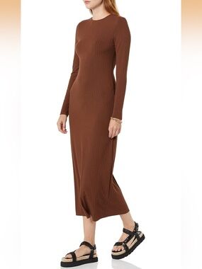 Brown ribbed maxi with back out. Super cute